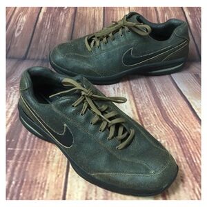 RARE 2005 Like New Men’s NIKE Dark Brown Shoes